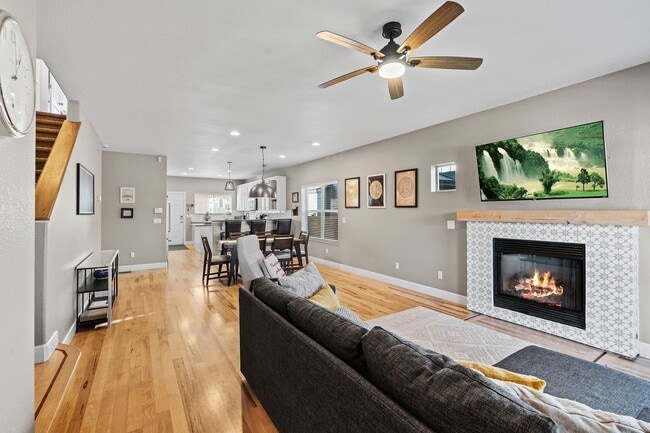 Open floor plan with a lot of natural light - 4511 Perry St