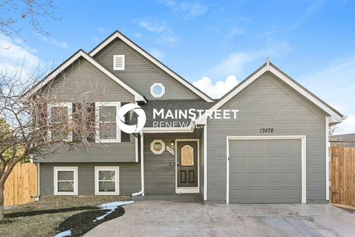 Foto principal - 4 Bedroom Pet-Friendly Home in AURORA, CO with Main Street Renewal