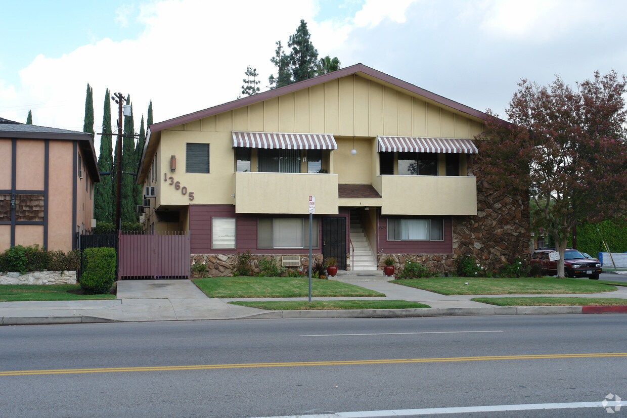 Foto del edificio - 13605 Burbank Blvd