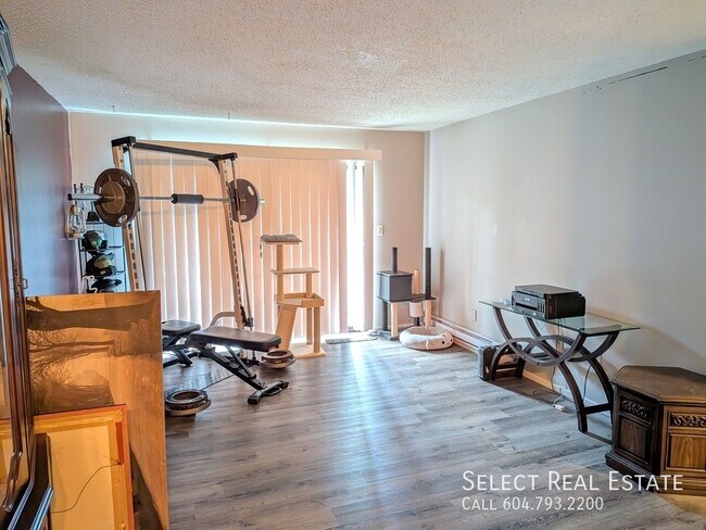 Photo du bâtiment - 1755 No 9 Highway215