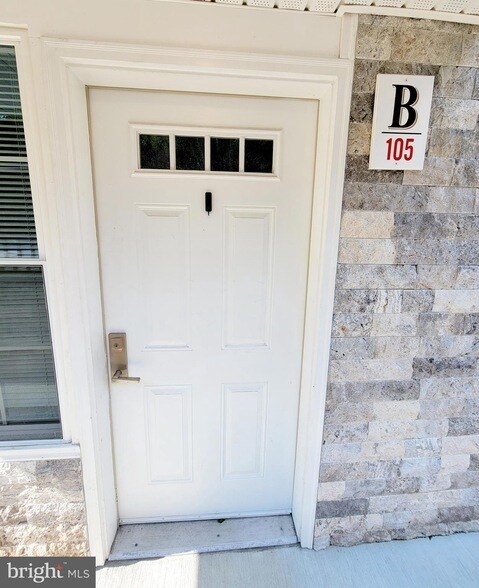 Primary Photo - 123 Creek Rd