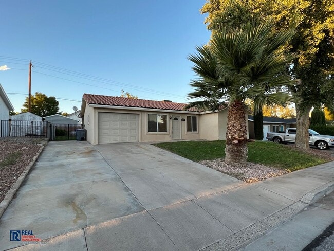 Building Photo - Single Family Home near Pine View