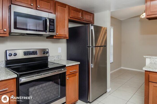 Building Photo - 4739 Whiteway Dr, Tampa, FL 33617