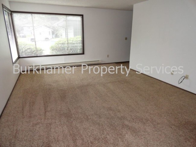 Building Photo - 512 End Pl