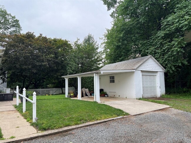 Building Photo - 40 Clunie Ave