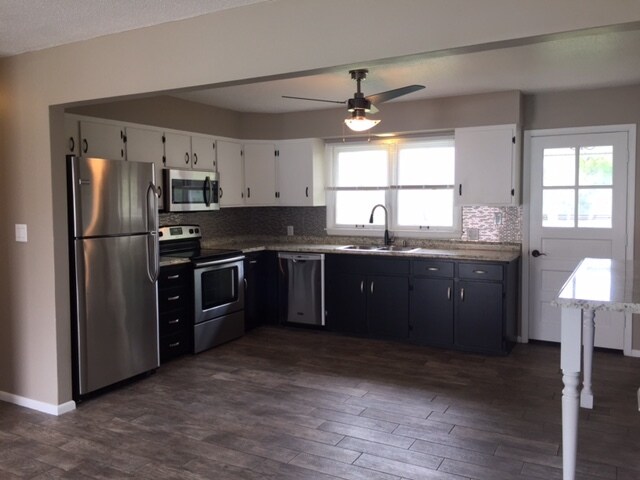 Foto principal - 1718 Lawrence Ave