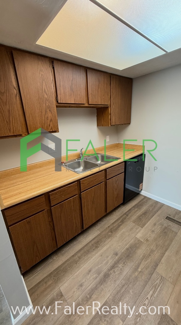 Building Photo - 1122 Redbluff Dr