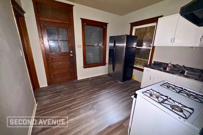 Building Photo - 11140 S Parnell Ave