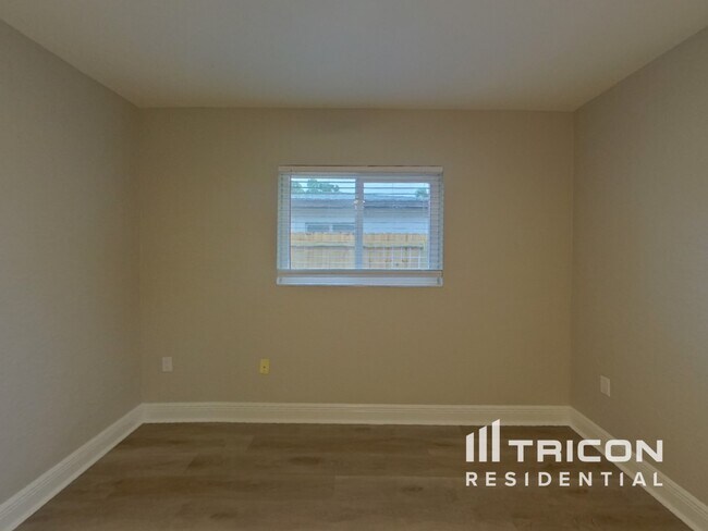 Building Photo - 7620 16th Ave N