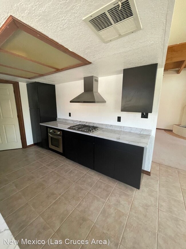 Building Photo - 3 br, 2 bath House - 2222 Uranus Ave