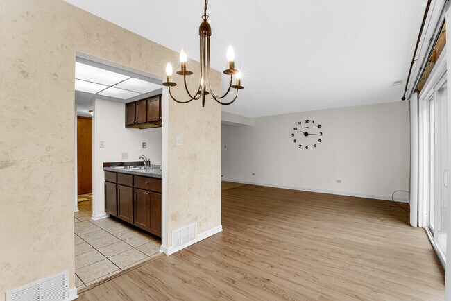 Foto del edificio - 9830 Sayre Ave