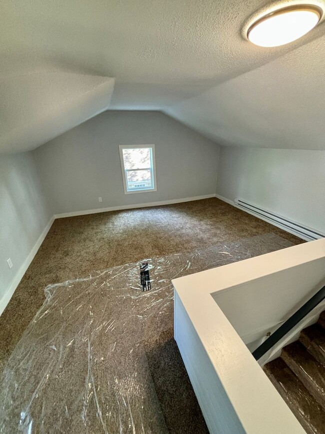 Building Photo - $1900 - 3 Bedroom 2 Bath House in Morningside