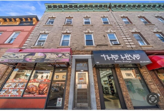 Photo - 365 Broadway Apartment