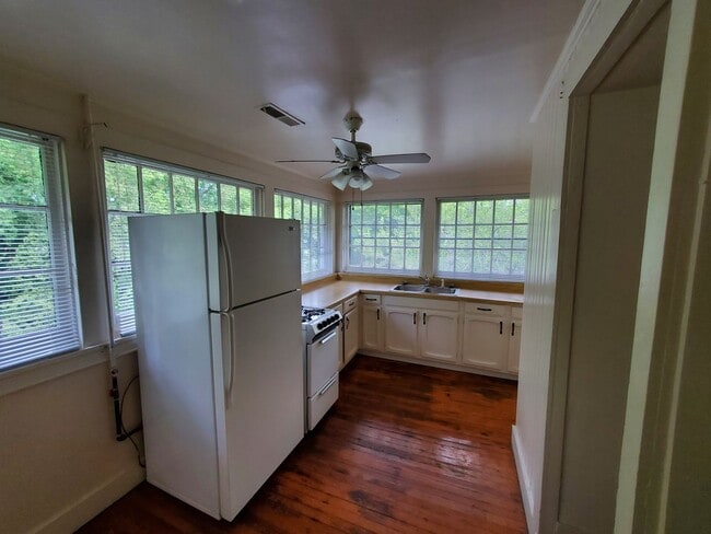 Foto del edificio - 320 S Mendenhall St