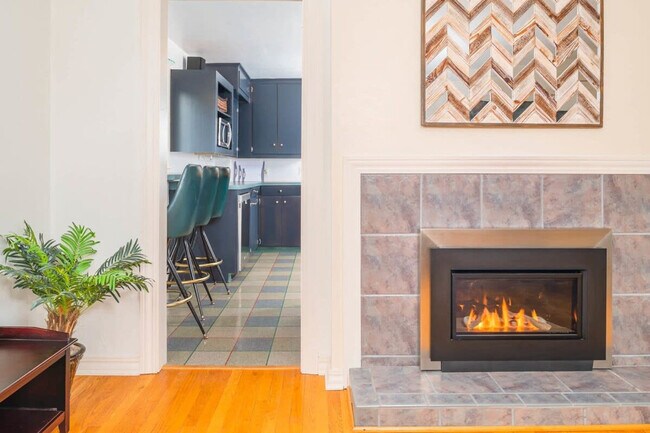 Building Photo - 1500 Palisades Dr