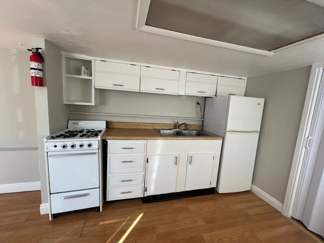 Building Photo - 505 Cañon Ave