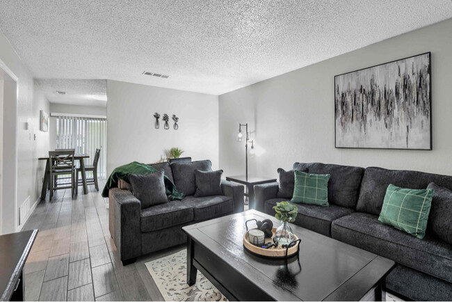 Building Photo - 4805 Rainbow Cir