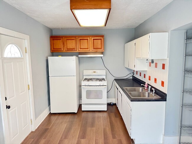 Building Photo - 7722 Park Dr