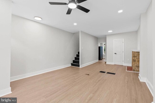 Foto del edificio - 35 E Collom St