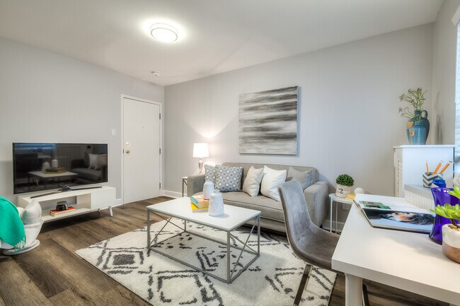 Photo du bâtiment - Brand New Studio Apartment Available in Cabbagetown