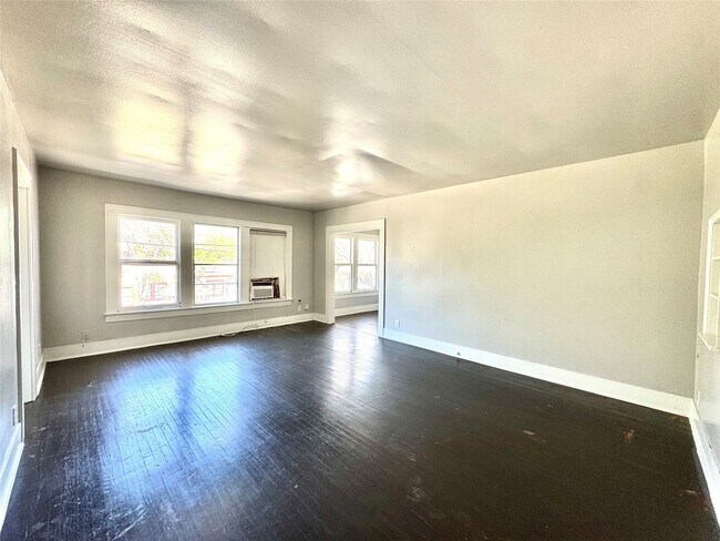 Foto del edificio - 1658 W Main St