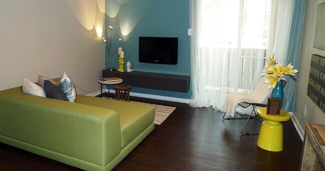 Foto del edificio - 6805 Wood Hollow Dr