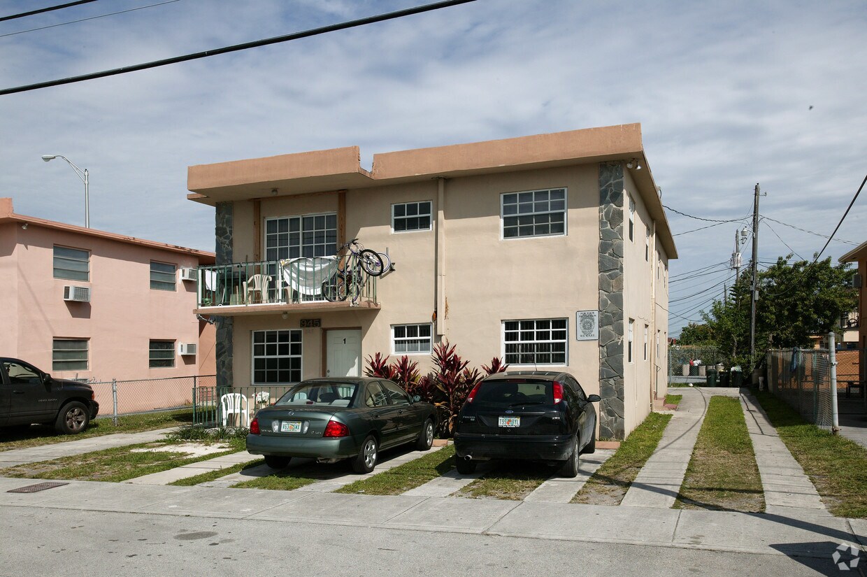 Foto del edificio - 945 W 23rd St