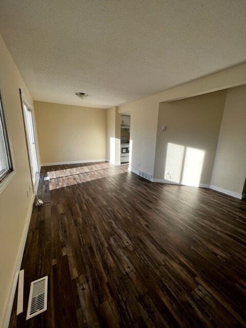 Building Photo - 102 102 Ave