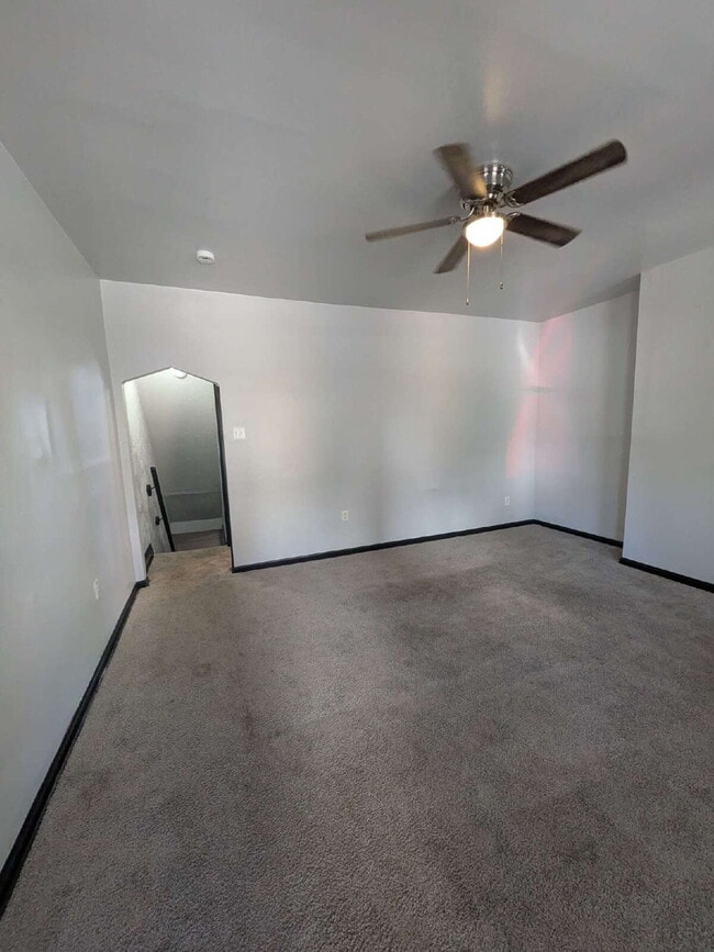 Building Photo - Newly Updated 3 bedroom in Carrick! Section 8 is considered