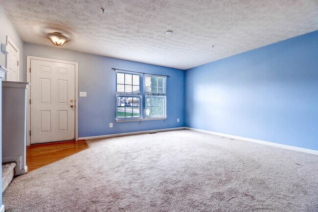 Building Photo - *Available Jan 1 2024!* Newer Townhome Loc...