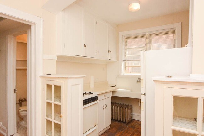 Building Photo - 4224 N Paulina St