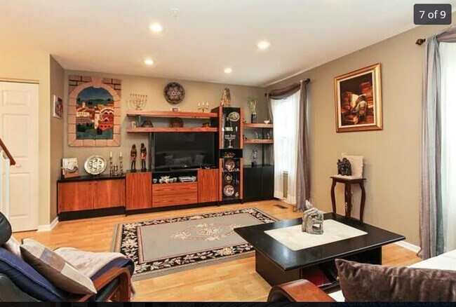 living - 1155 Orleans Dr