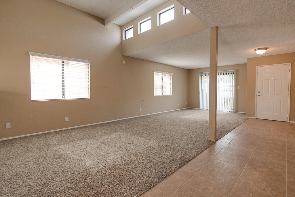Large Living Area! - 73665 Fred Waring Dr