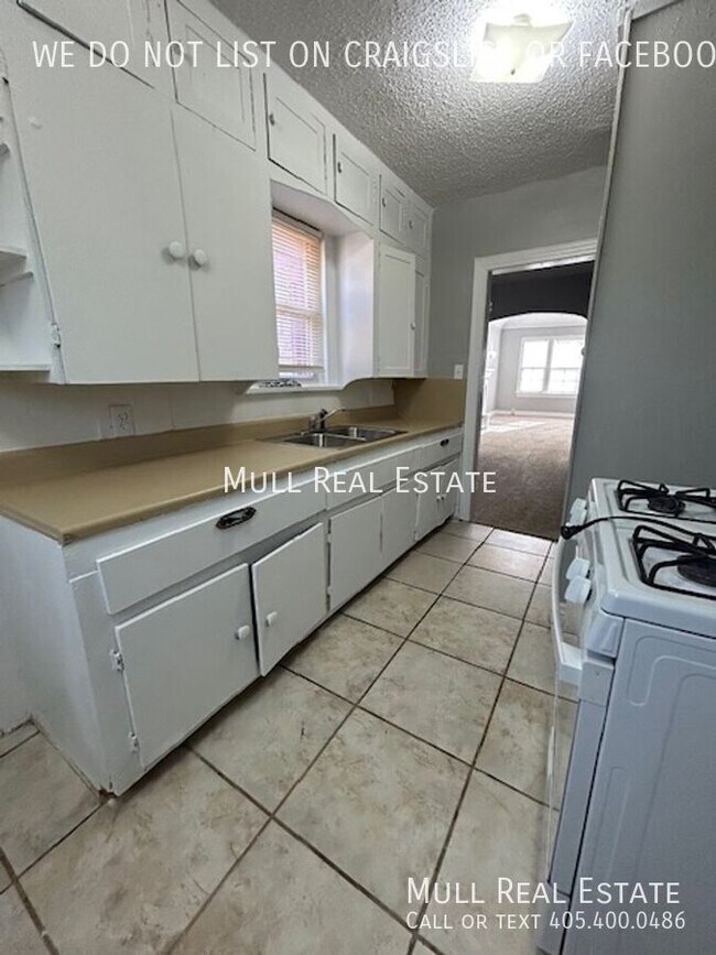 Foto del edificio - 825 NE 24th St