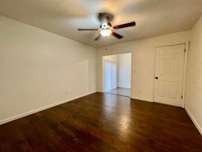 Foto del edificio - 720 NE 27th St