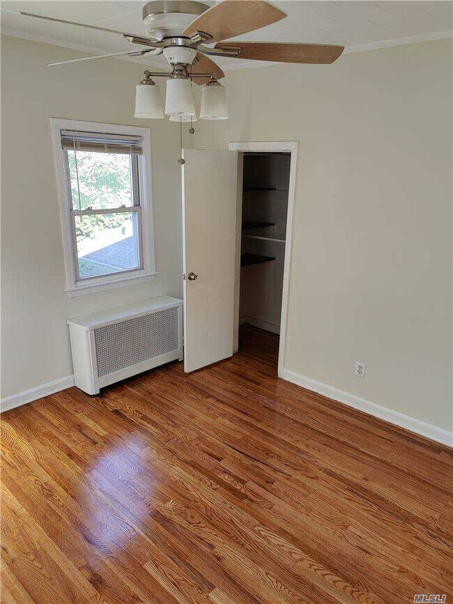 26 Holland Ave Floral Park Ny 11001 House For Rent In Floral Park Ny Apartments Com