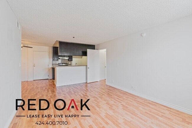 Foto del edificio - Stunning, Bright Two Bedroom with Spacious...