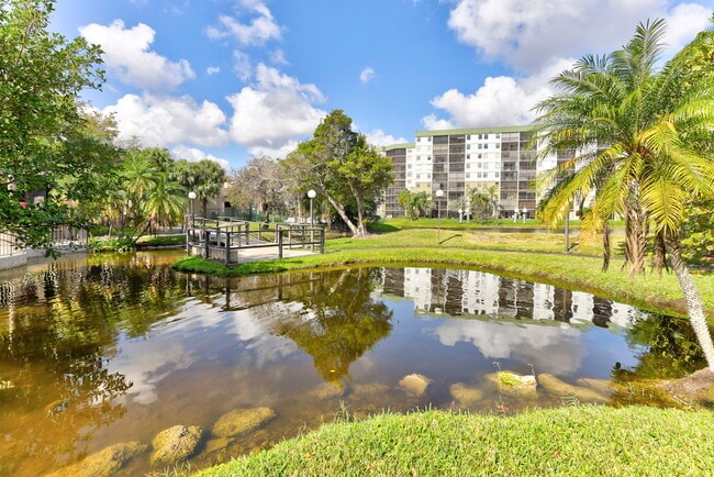 Foto del edificio - 2851 S Palm Aire Dr