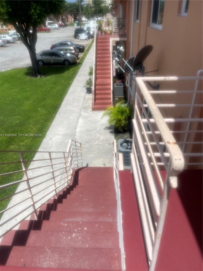Foto del edificio - 3430 SW 10th St
