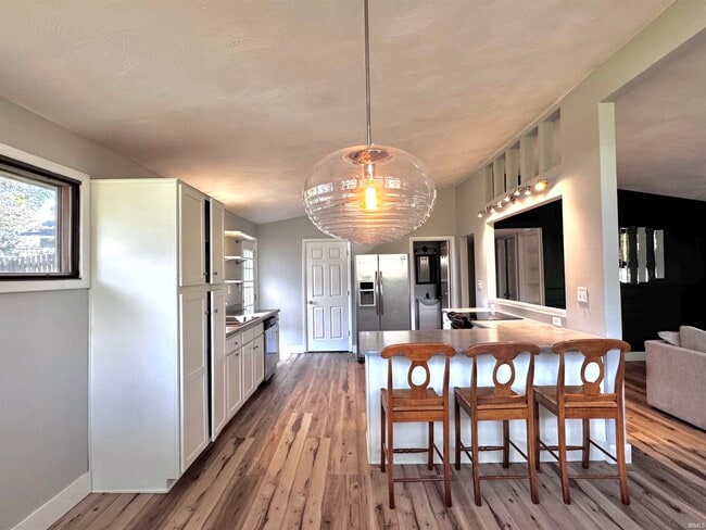 Foto del edificio - 7102 Woodhue Ln