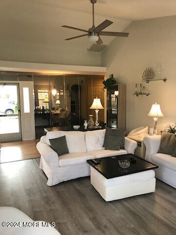 Foto del edificio - 1114B Thornbury Ln