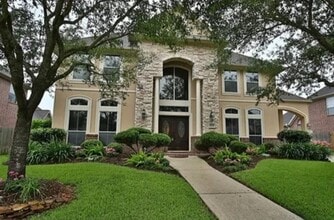 Building Photo - 5714 Sunset Oak