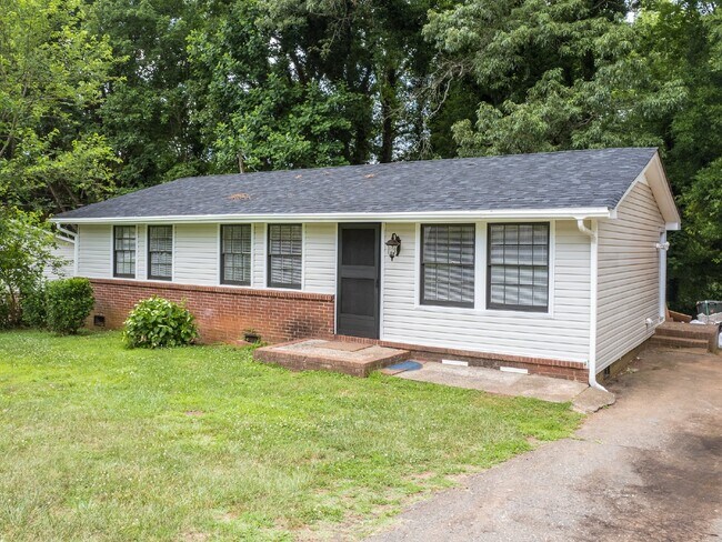 Foto del edificio - "Charming 3-Bedroom Retreat in Kings Mountain - Cozy 1050 sqft Home!"