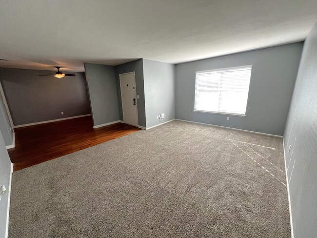Building Photo - 2887 Cimarron Rd