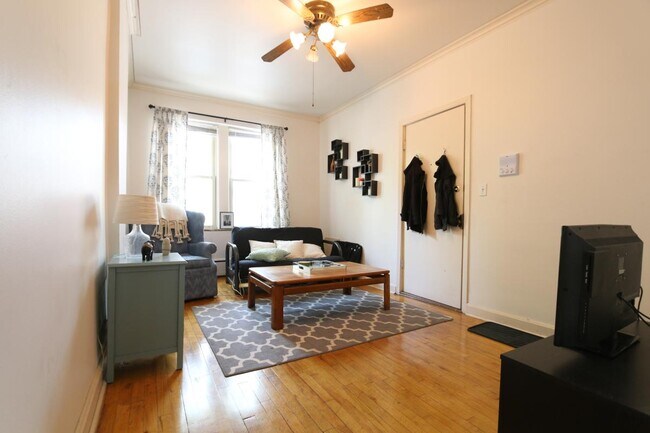 Building Photo - 844 S Miller St
