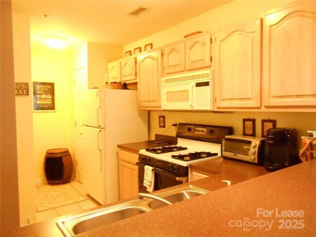 Foto del edificio - 763 Southwest Dr