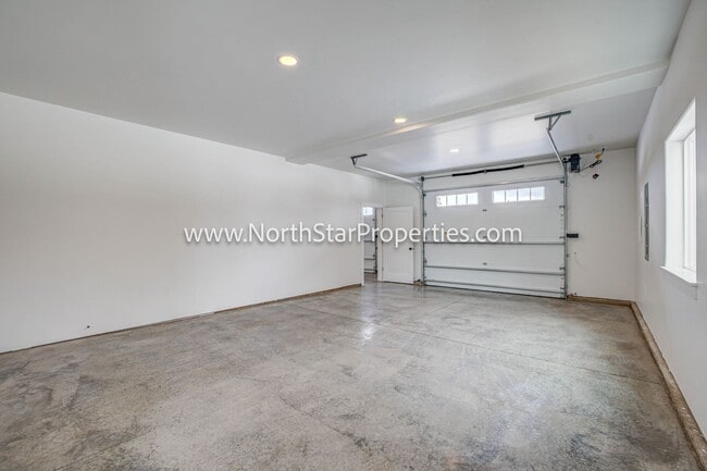 Building Photo - Beautiful Apartment on 5 acres in Redmond ...