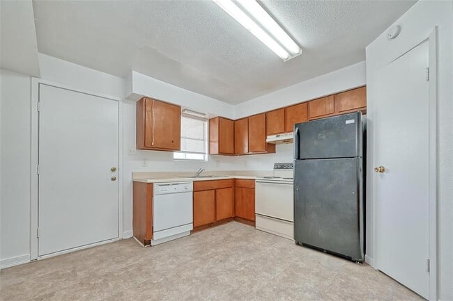 Building Photo - 9018 Grannis St
