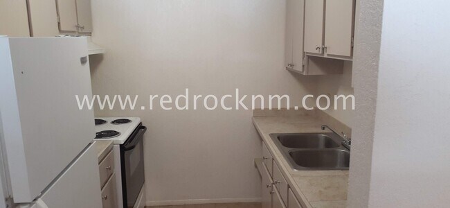 Building Photo - 2800 Cerrillos Rd