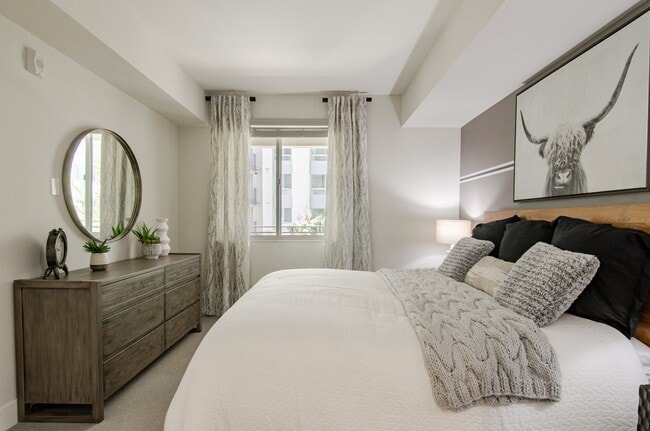 Vive on the Park, San Diego, Bedroom - Vive on The Park